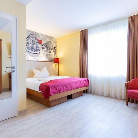 Hotel Am Schillerpark Esslingen am Neckar Ngoại thất bức ảnh