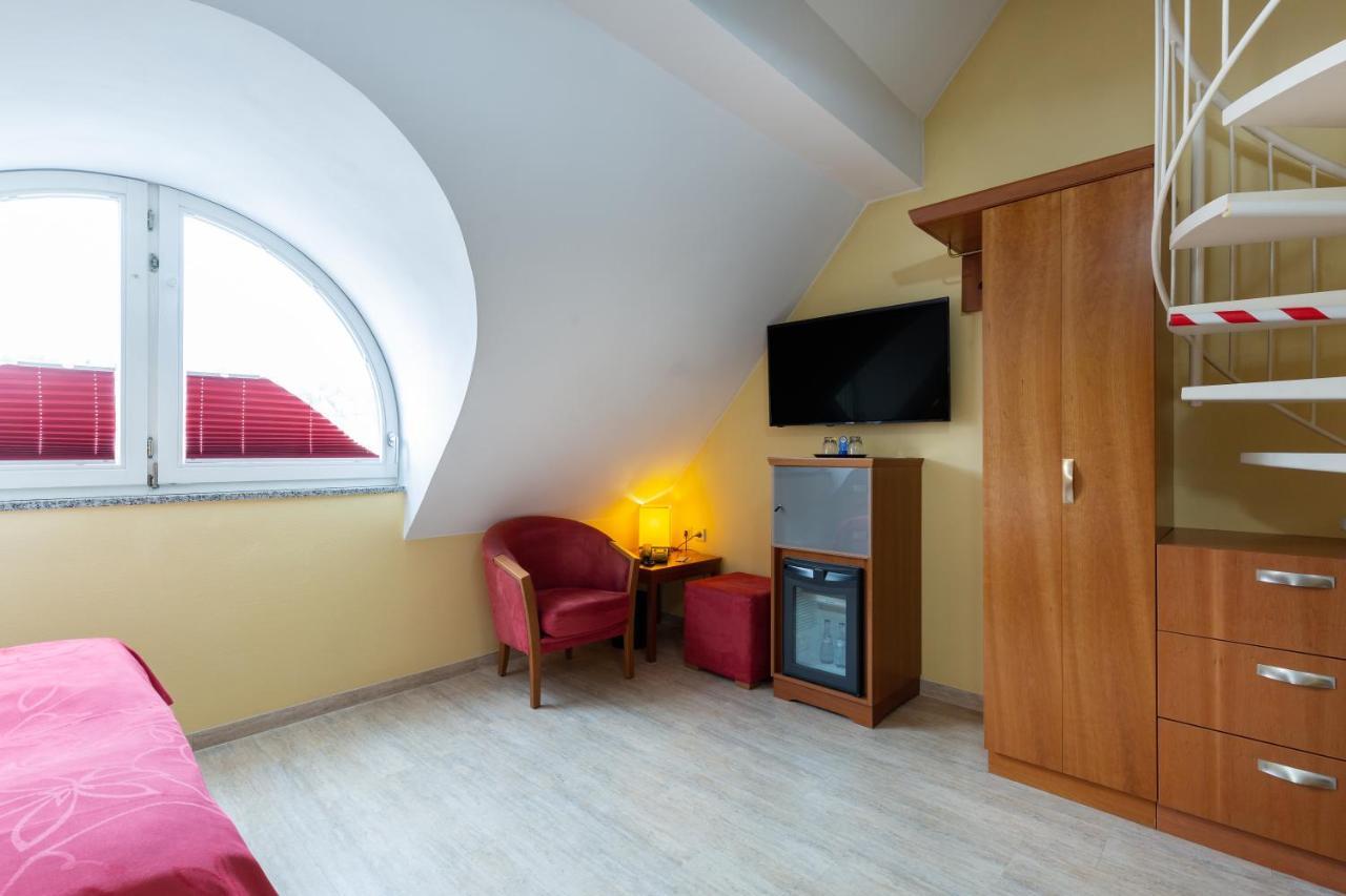 Hotel Am Schillerpark Esslingen am Neckar Ngoại thất bức ảnh