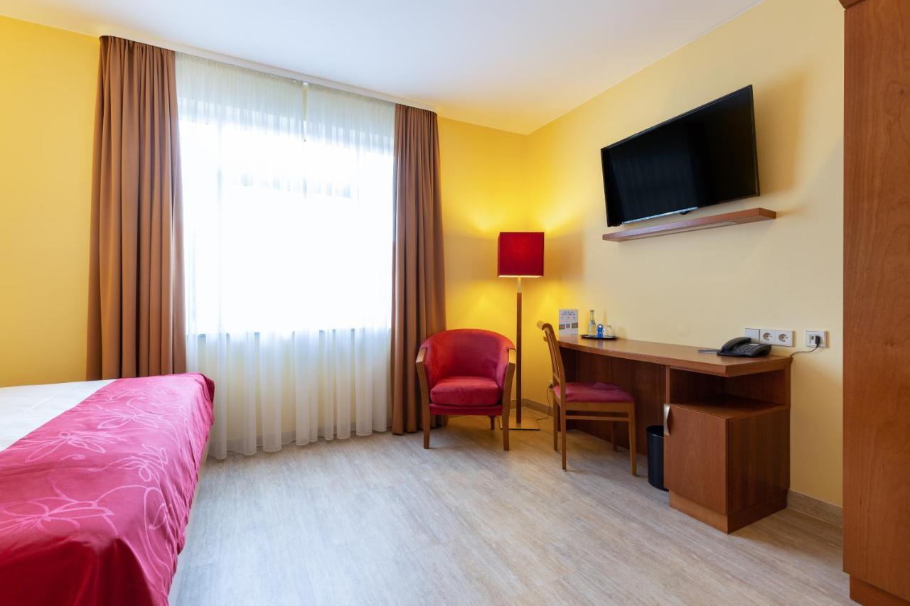 Hotel Am Schillerpark Esslingen am Neckar Ngoại thất bức ảnh