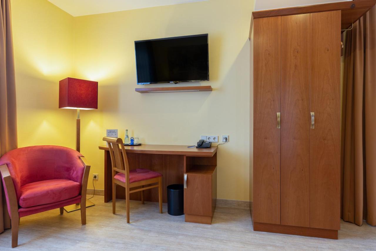 Hotel Am Schillerpark Esslingen am Neckar Ngoại thất bức ảnh