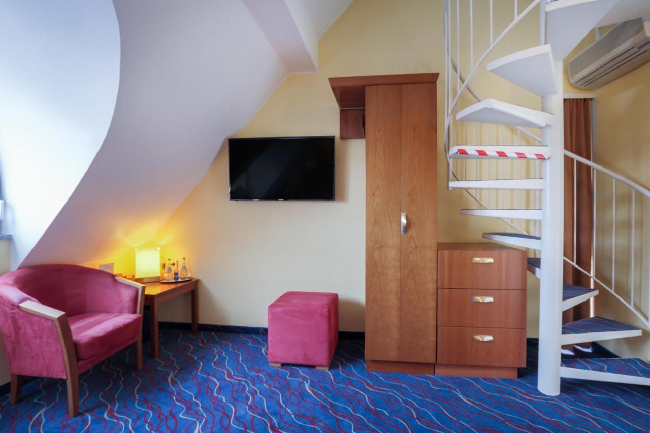 Hotel Am Schillerpark Esslingen am Neckar Ngoại thất bức ảnh