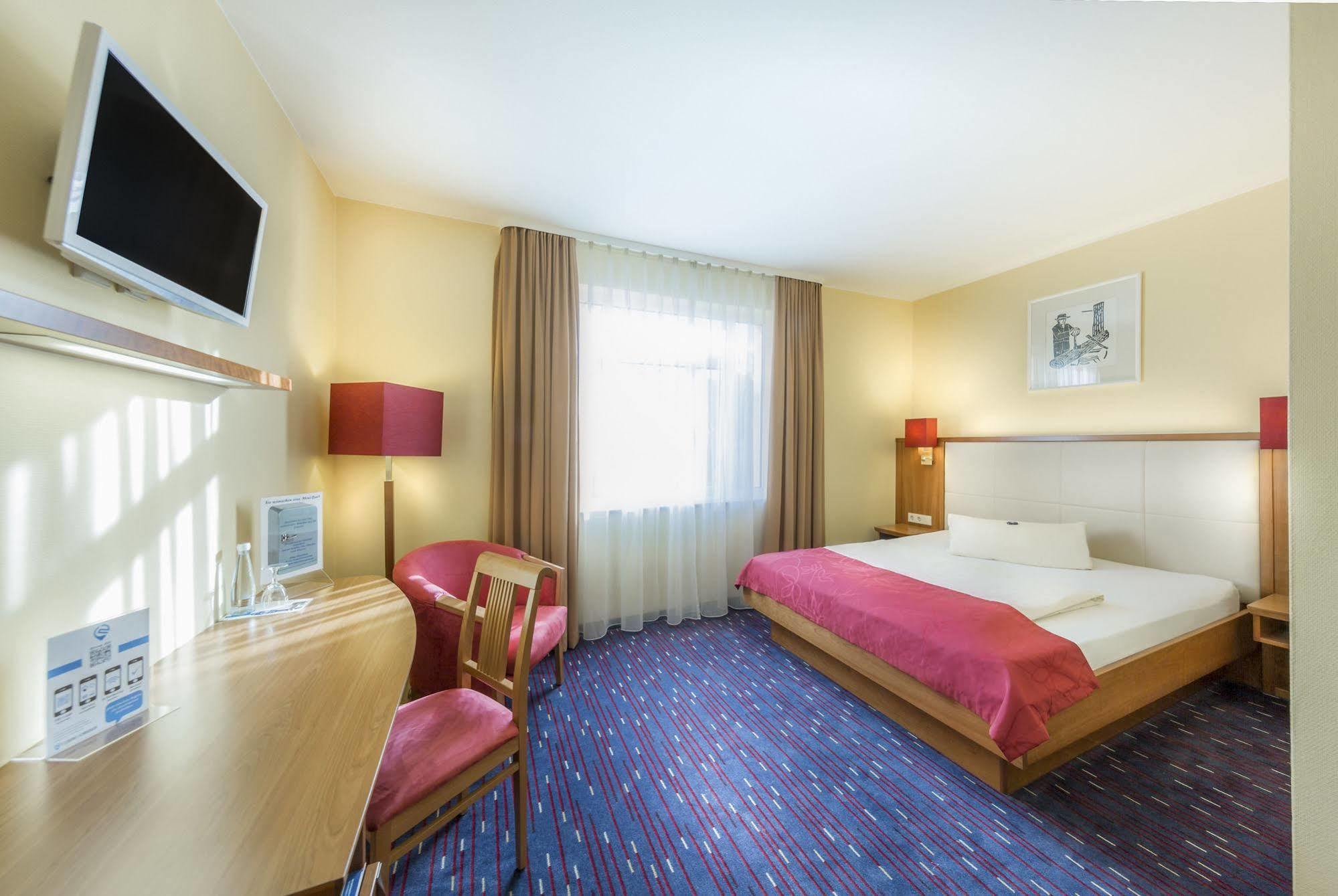Hotel Am Schillerpark Esslingen am Neckar Ngoại thất bức ảnh